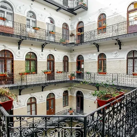 Cape Code Apartment Budapest